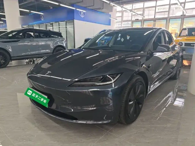 Фотография автомобиля — Tesla Model 3