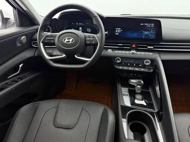 Hyundai Elantra — Фото автомобиля 20