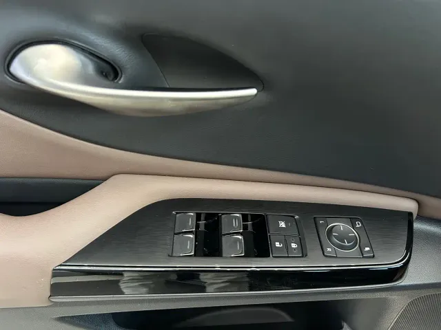 Lexus ES — Фото автомобиля 23