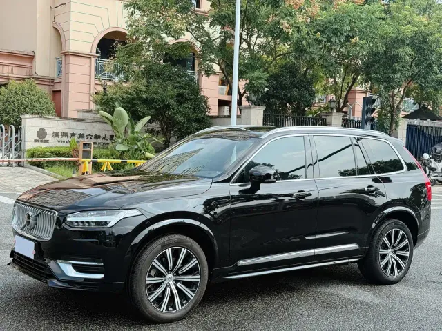 Volvo XC90 — Фото автомобиля 3