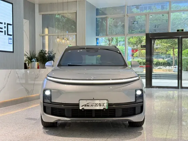 Li Auto L8 — Фото автомобиля 2