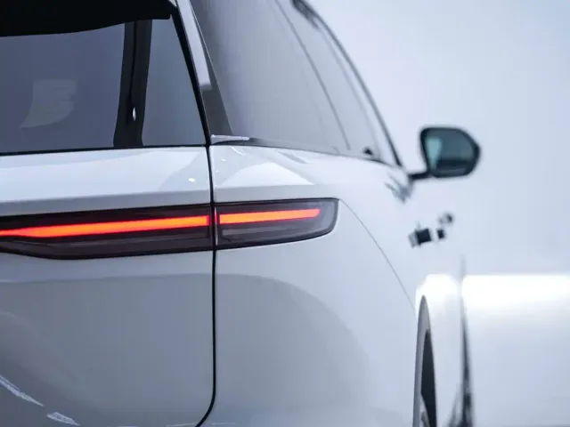 Nio ES8 — Фото автомобиля 20