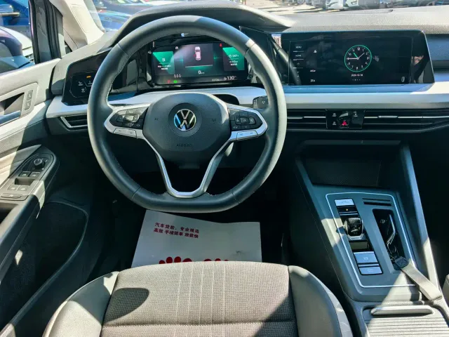 Volkswagen Golf — Фото автомобиля 8