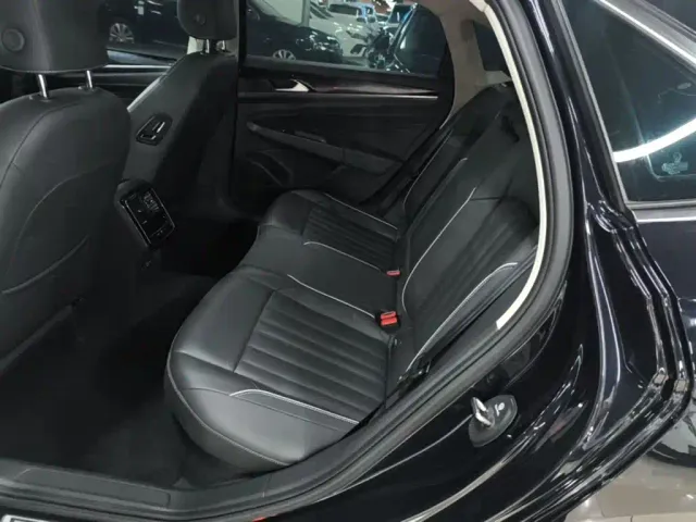 Volkswagen Passat — Фото автомобиля 16