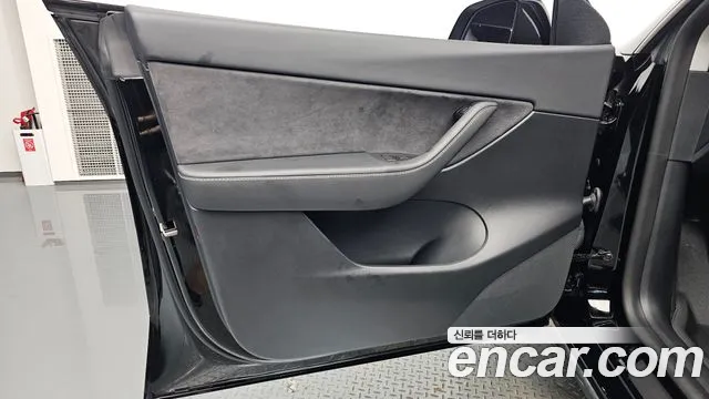 Tesla Model Y — Фото автомобиля 20