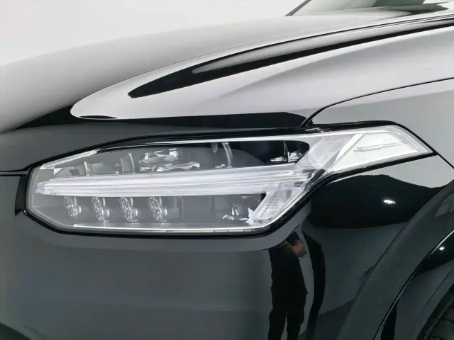 Volvo XC90 — Фото автомобиля 10