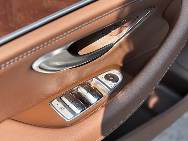 Mercedes-Benz E-Class — Фото автомобиля 14