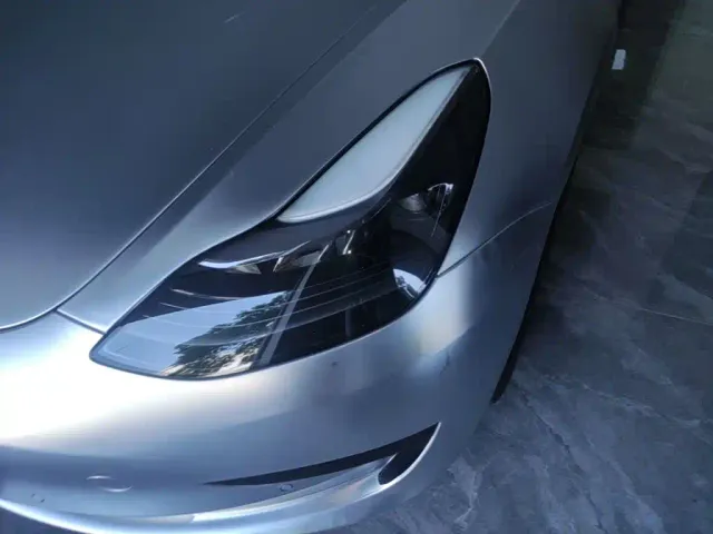 Tesla Model 3 — Фото автомобиля 23