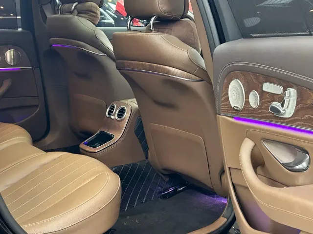 Mercedes-Benz E-Class — Фото автомобиля 19