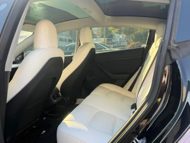 Tesla Model 3 — Фото автомобиля 10
