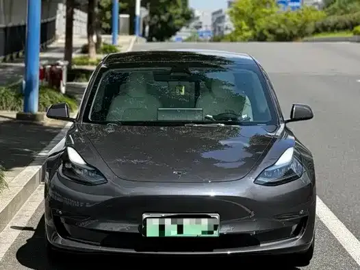 Tesla Model 3 — Фото автомобиля 2
