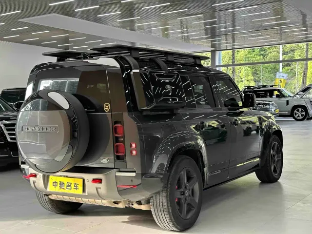 Land Rover Defender — Фото автомобиля 10