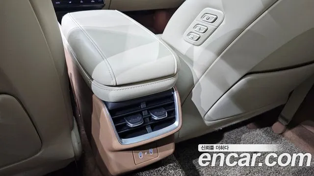 Hyundai Grandeur Grandeur (GN7) 2.5 Бензин 2WD — Фото автомобиля 28