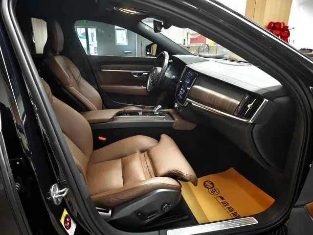 Volvo S90 — Фото автомобиля 7