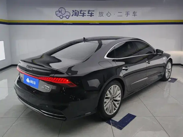 Audi A7L — Фото автомобиля 3