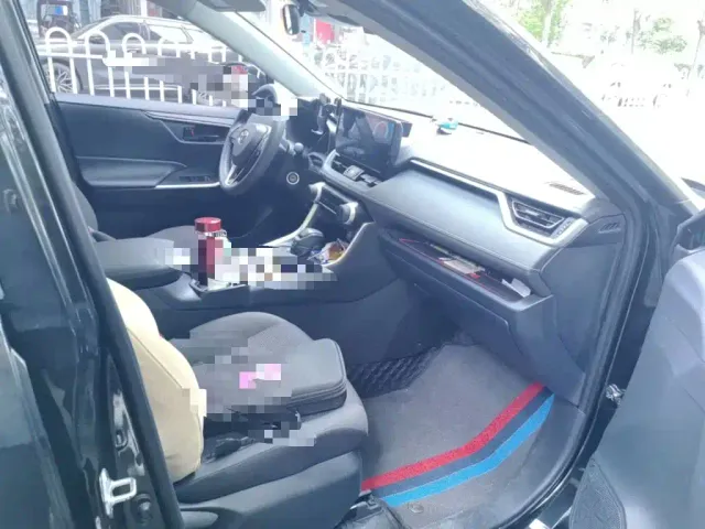 Toyota RAV4 — Фото автомобиля 19