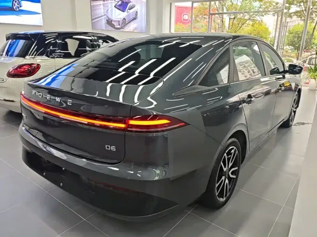 Roewe D6 — Фото автомобиля 6