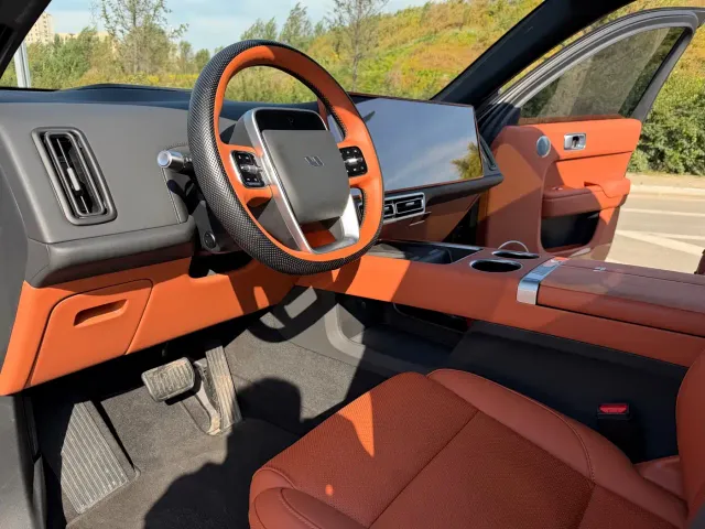 Li Auto L7 — Фото автомобиля 8