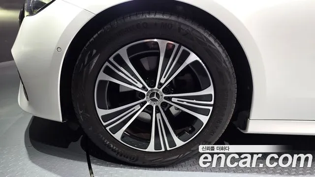 Mercedes-Benz E-Class — Фото автомобиля 5