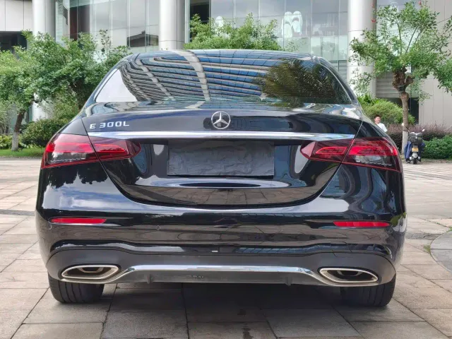 Mercedes-Benz E-Class — Фото автомобиля 6