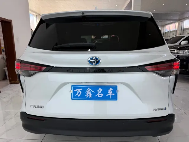 Toyota Sienna — Фото автомобиля 19