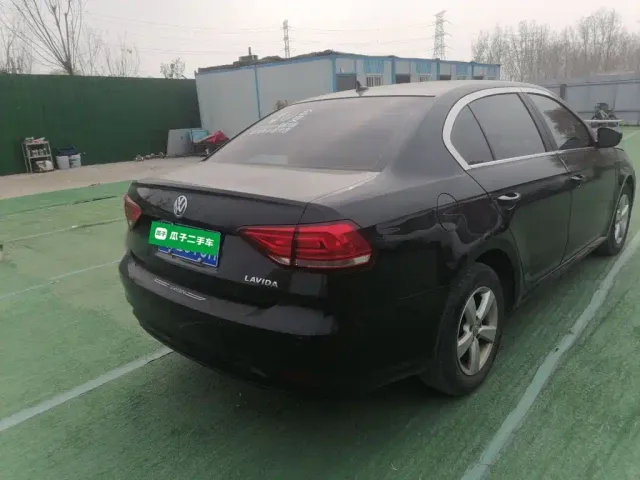 Volkswagen Lavida — Фото автомобиля 4