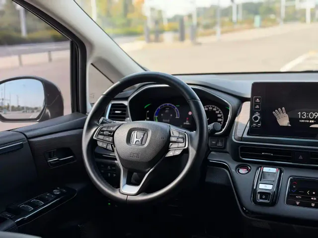 Honda Odyssey — Фото автомобиля 8