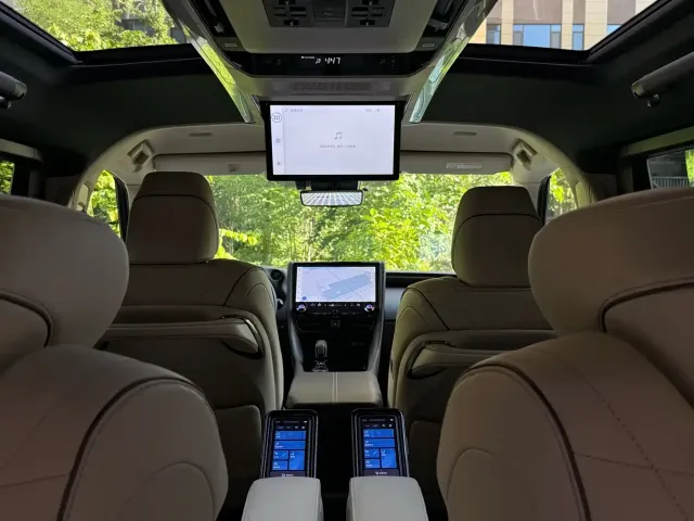 Toyota Alphard — Фото автомобиля 16