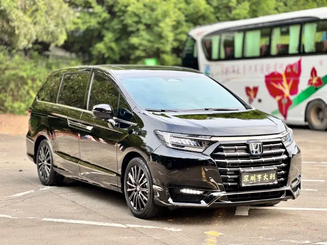 Honda Elysion — Фото автомобиля 3