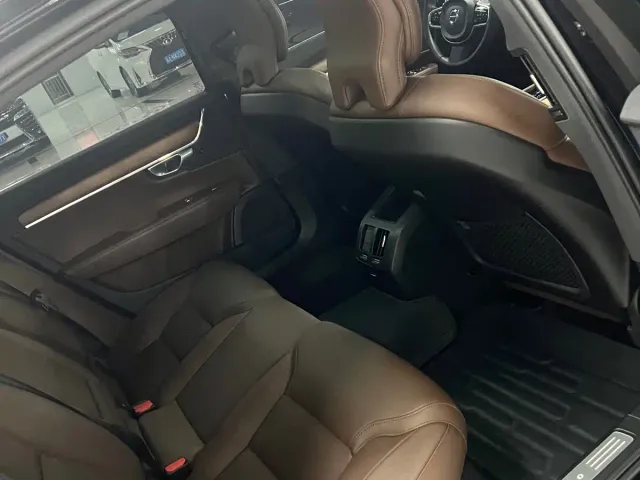 Volvo S90 — Фото автомобиля 4