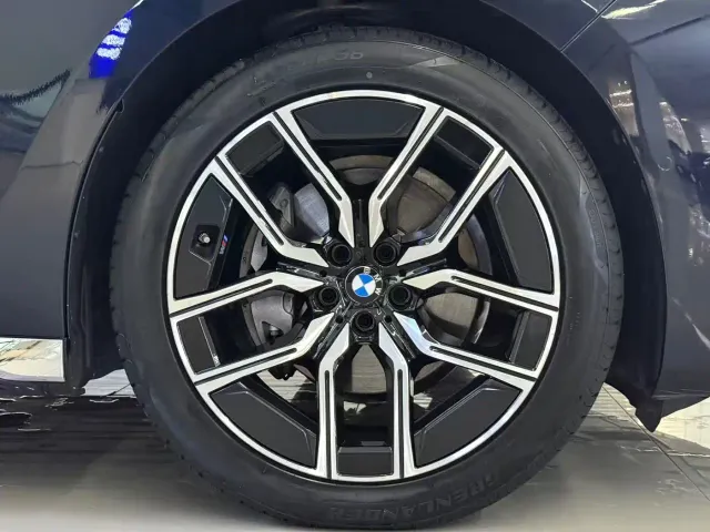 BMW 7 Series — Фото автомобиля 18