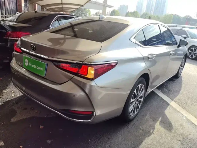 Lexus ES — Фото автомобиля 6