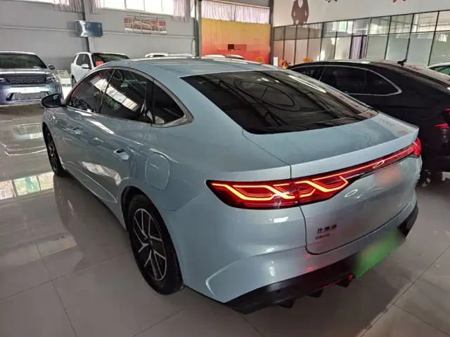BYD Qin L — Фото автомобиля 4