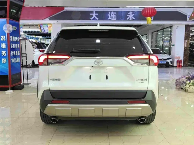 Toyota RAV4 — Фото автомобиля 14