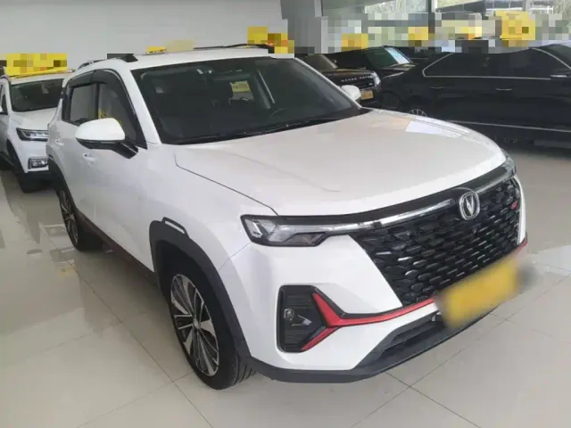Changan CS35 Plus — Фото автомобиля 3