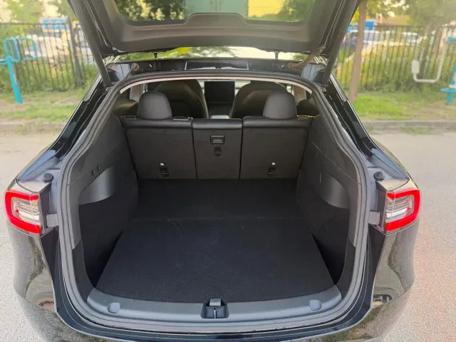 Tesla Model Y — Фото автомобиля 13