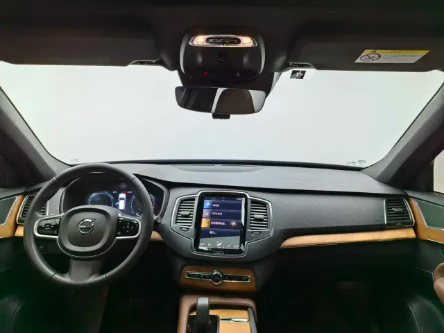 Volvo XC90 — Фото автомобиля 15