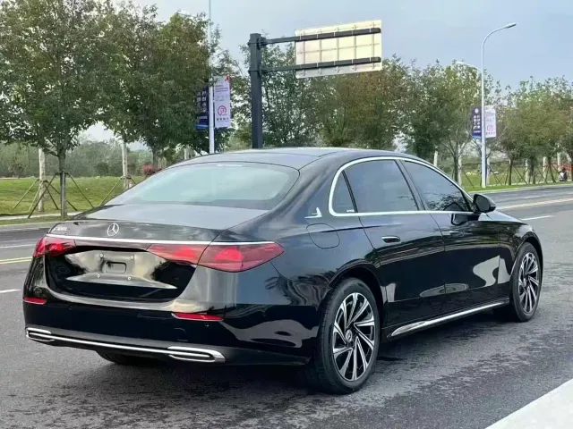 Mercedes-Benz E-Class — Фото автомобиля 7