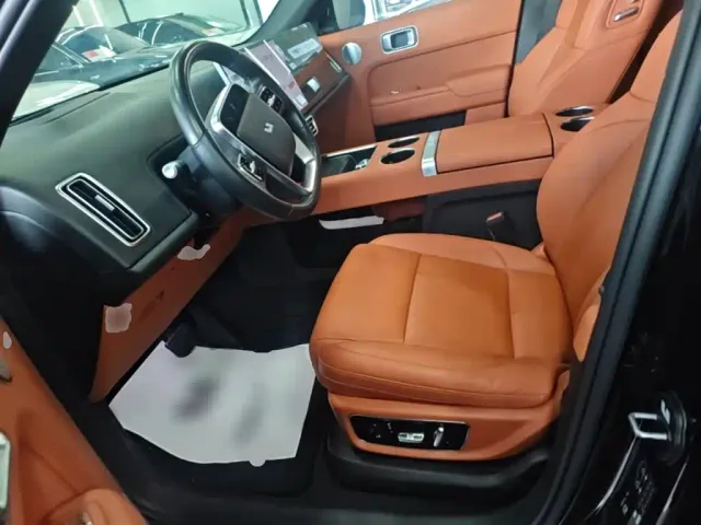 Li Auto L8 — Фото автомобиля 14