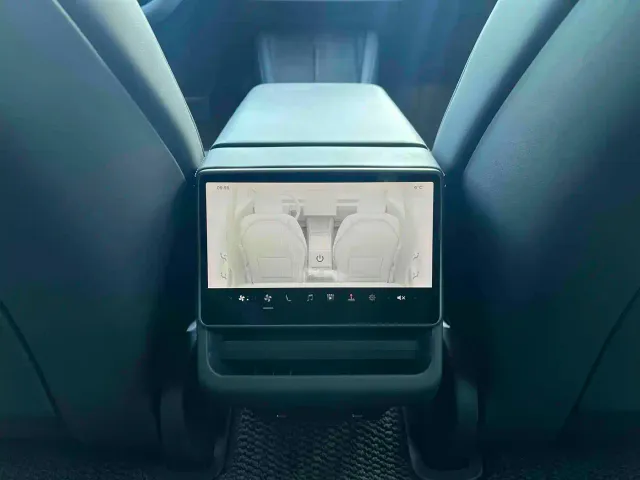 Tesla Model 3 — Фото автомобиля 15
