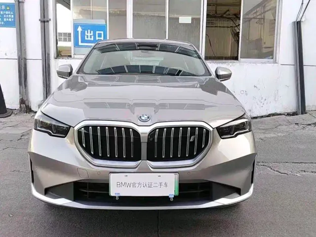 BMW i5 — Фото автомобиля 2