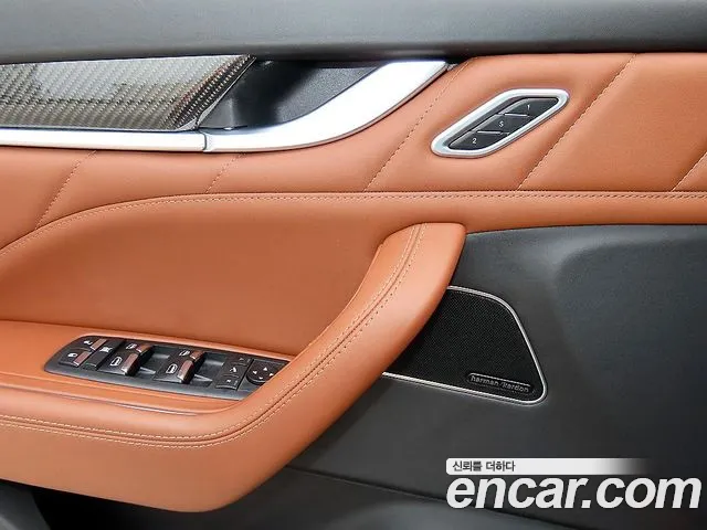 Maserati Levante — Фото автомобиля 11