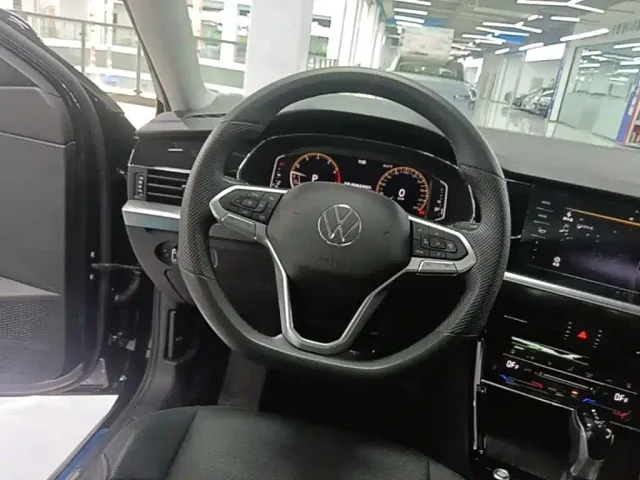 Volkswagen Passat — Фото автомобиля 10