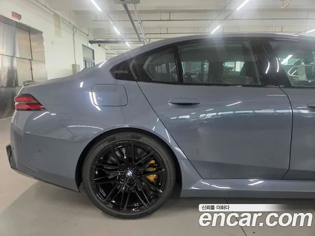 BMW M5 — Фото автомобиля 10