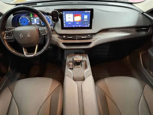Hongqi E-QM5 — Фото автомобиля 7