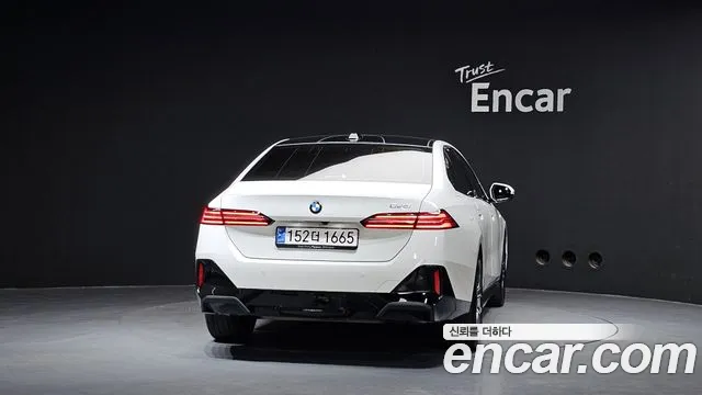 BMW 5-Series — Фото автомобиля 4