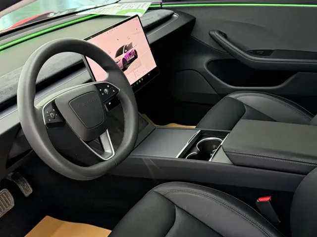 Tesla Model 3 — Фото автомобиля 5