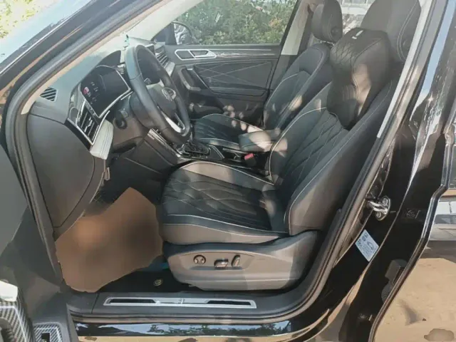 Volkswagen Tiguan L — Фото автомобиля 14