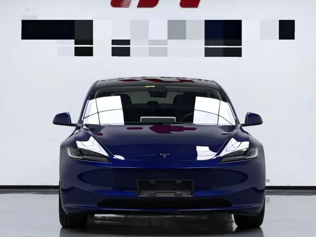 Tesla Model 3 — Фото автомобиля 2