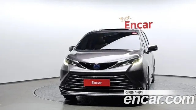 Toyota Sienna — Фото автомобиля 3